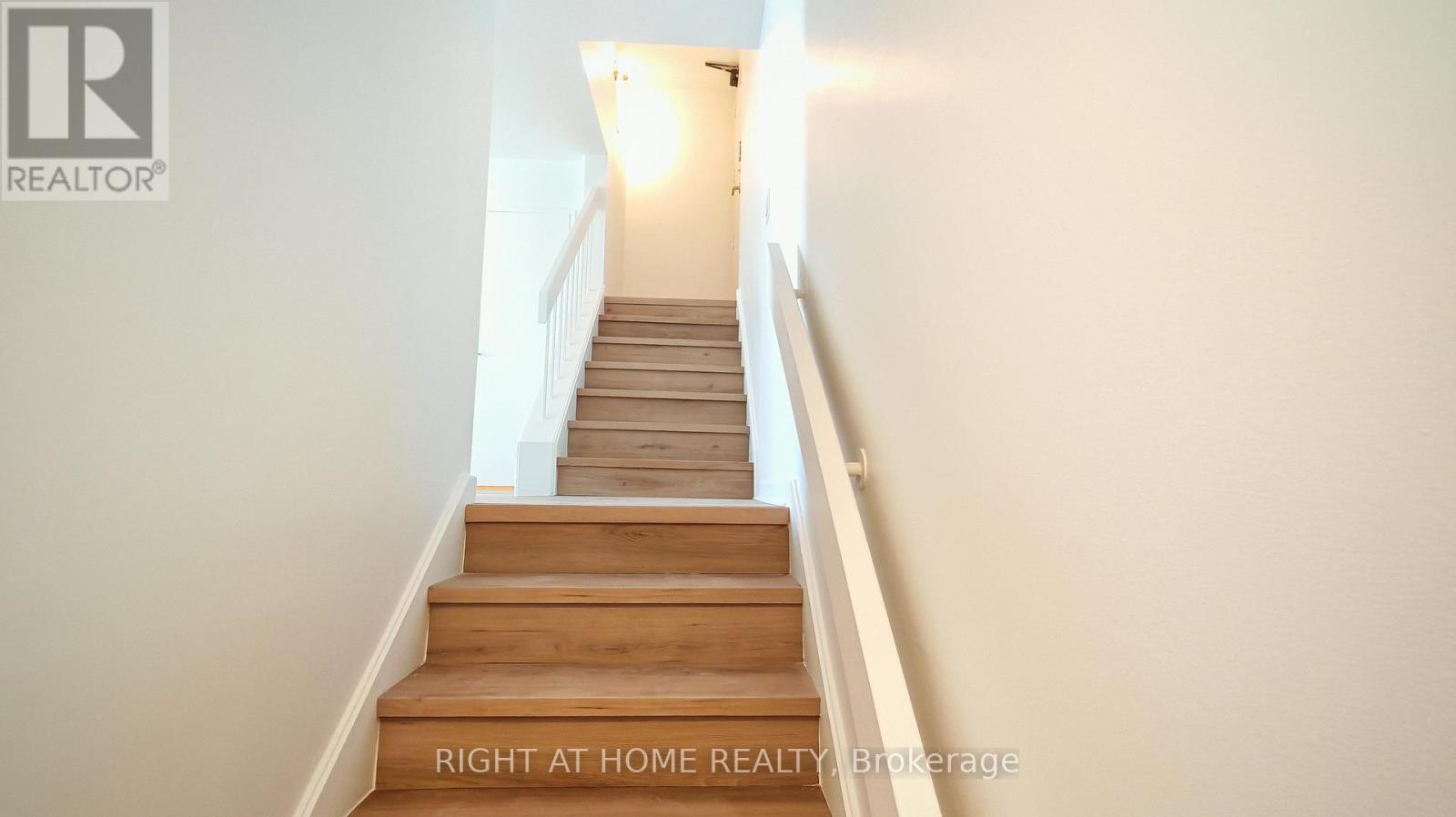 2434 - 33 Harbour Square Property Photo 6