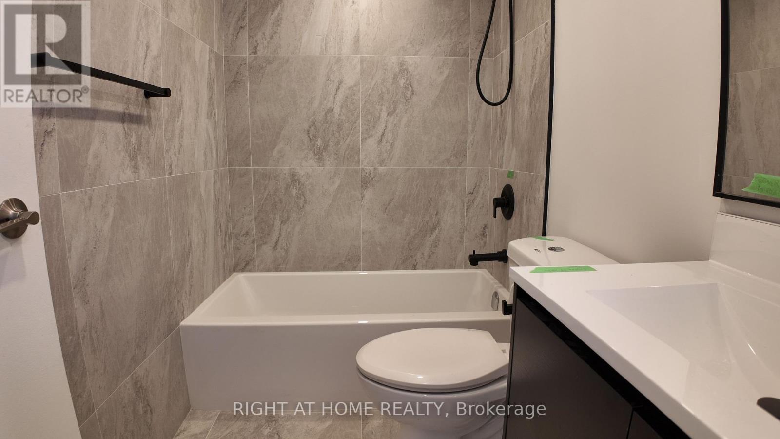 2434 - 33 Harbour Square Property Photo 8