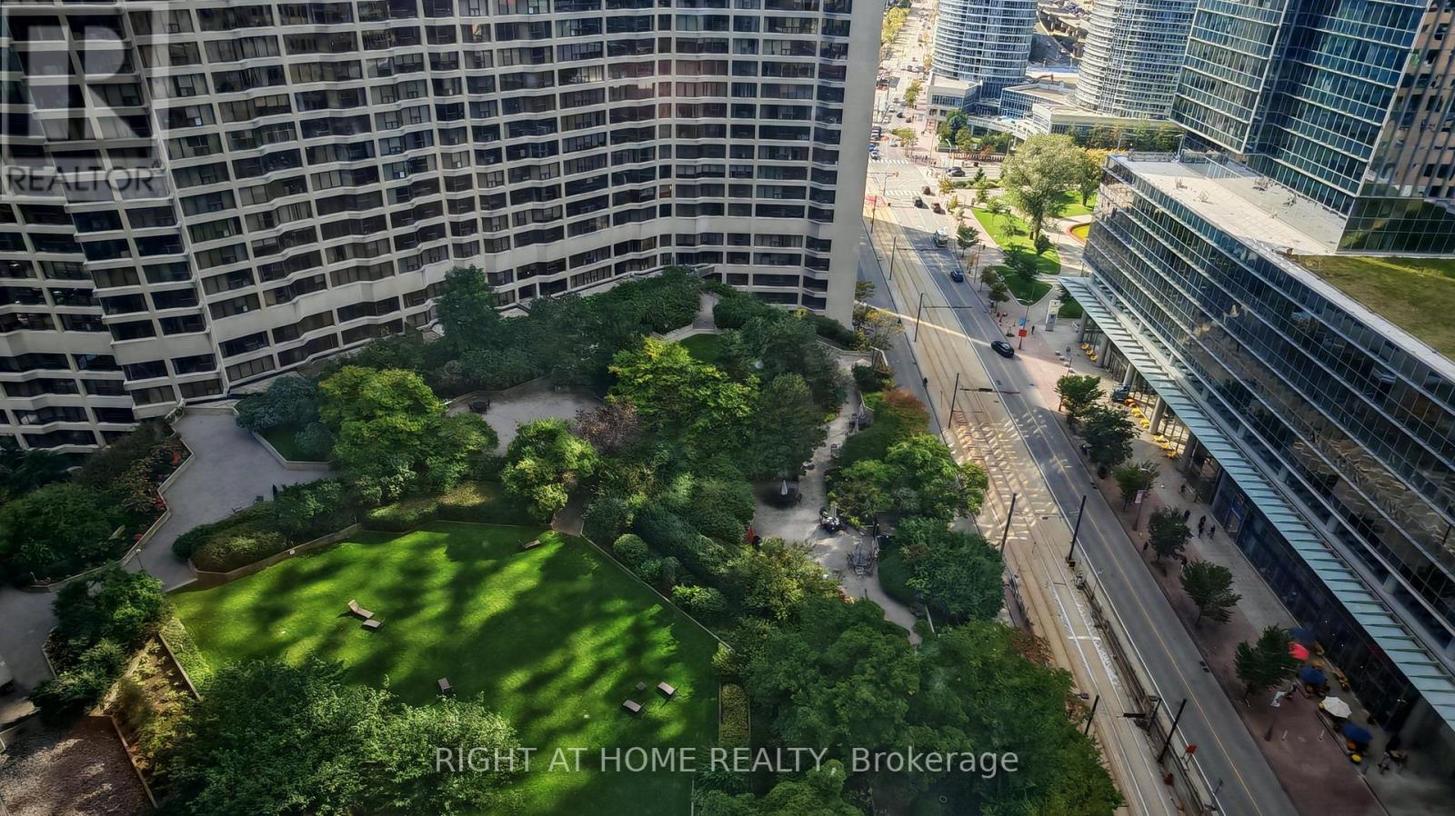 2434 - 33 Harbour Square Property Photo 10