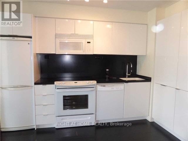 1505 - 15 Iceboat Terrace Property Photo 4