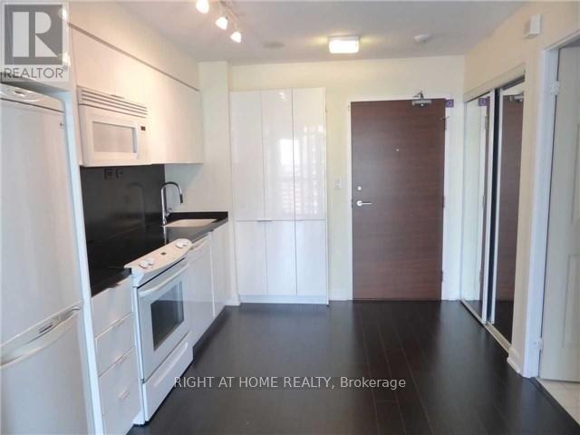 1505 - 15 Iceboat Terrace Property Photo 5