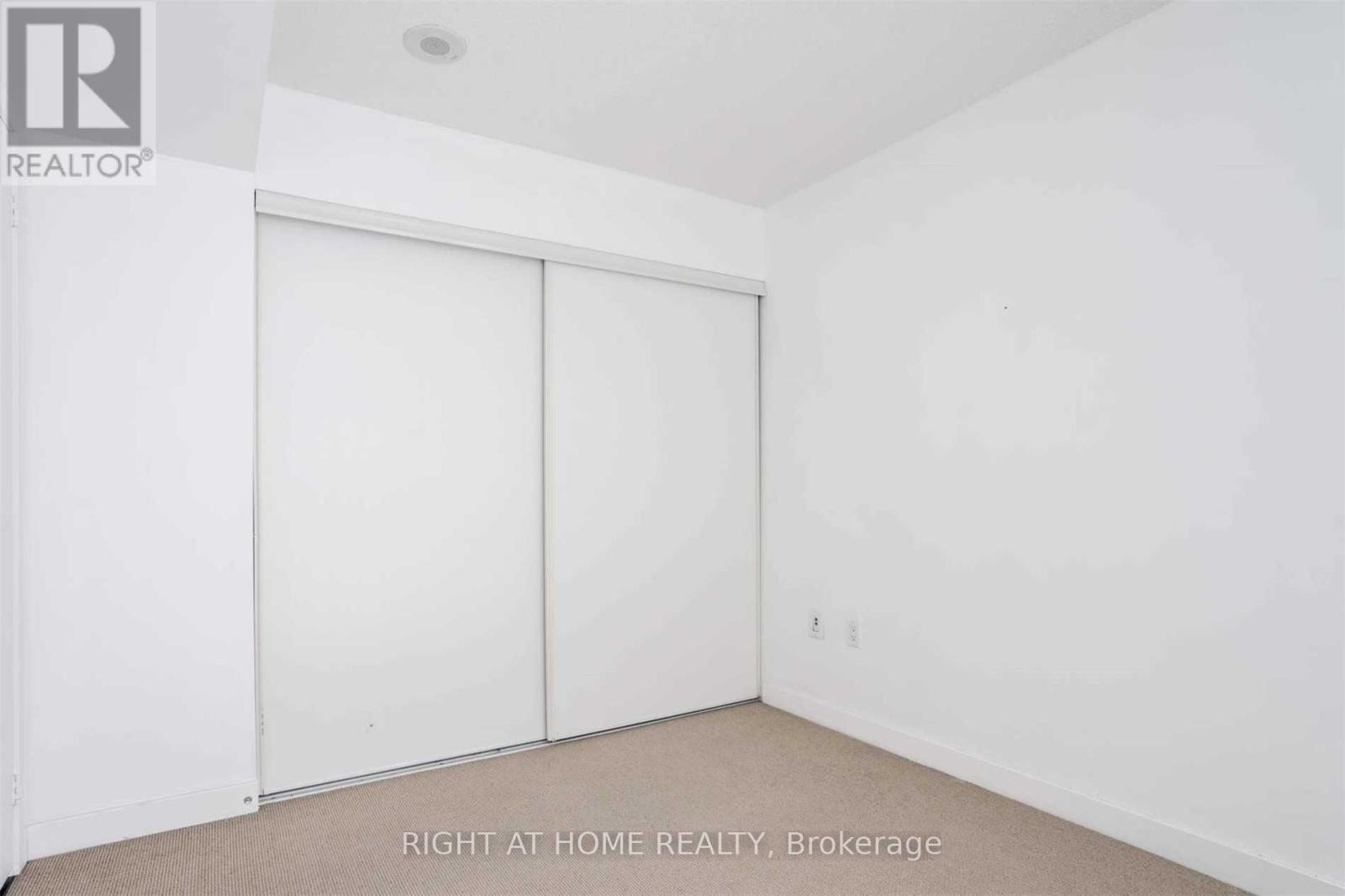 1505 - 15 Iceboat Terrace Property Photo 11