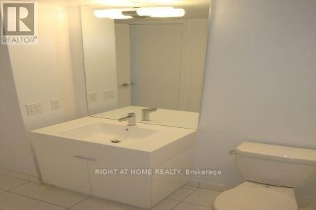 1505 - 15 Iceboat Terrace Property Photo 12