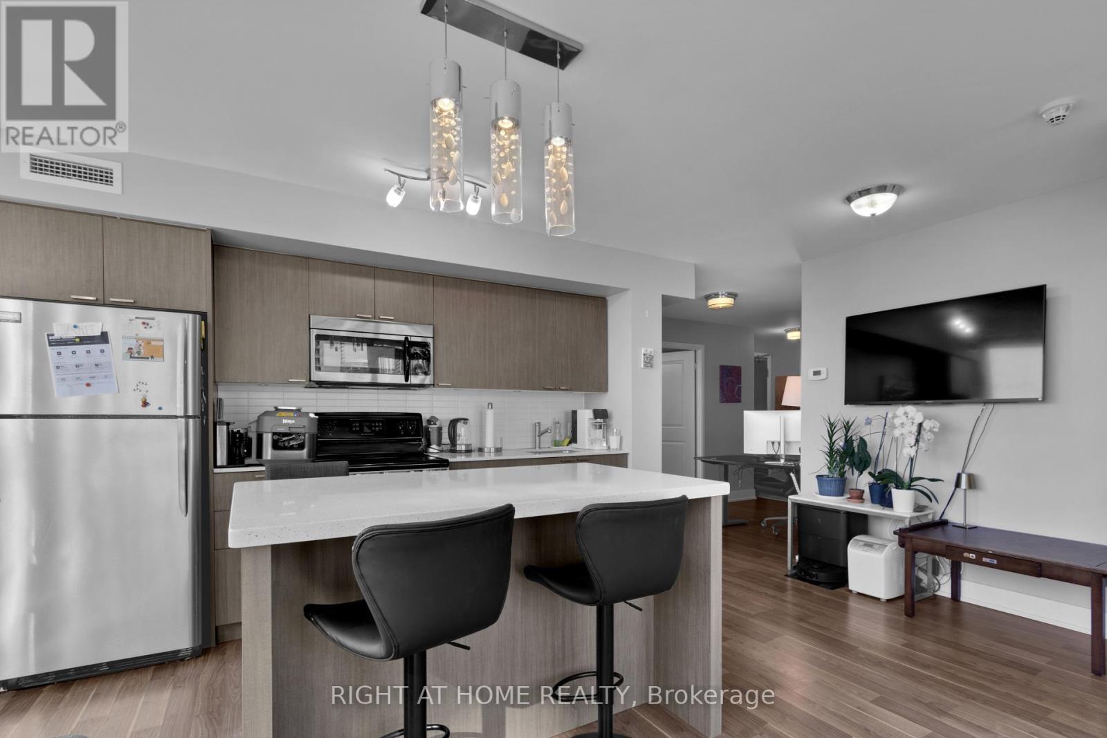904 - 23 Sheppard Avenue E Property Photo 8