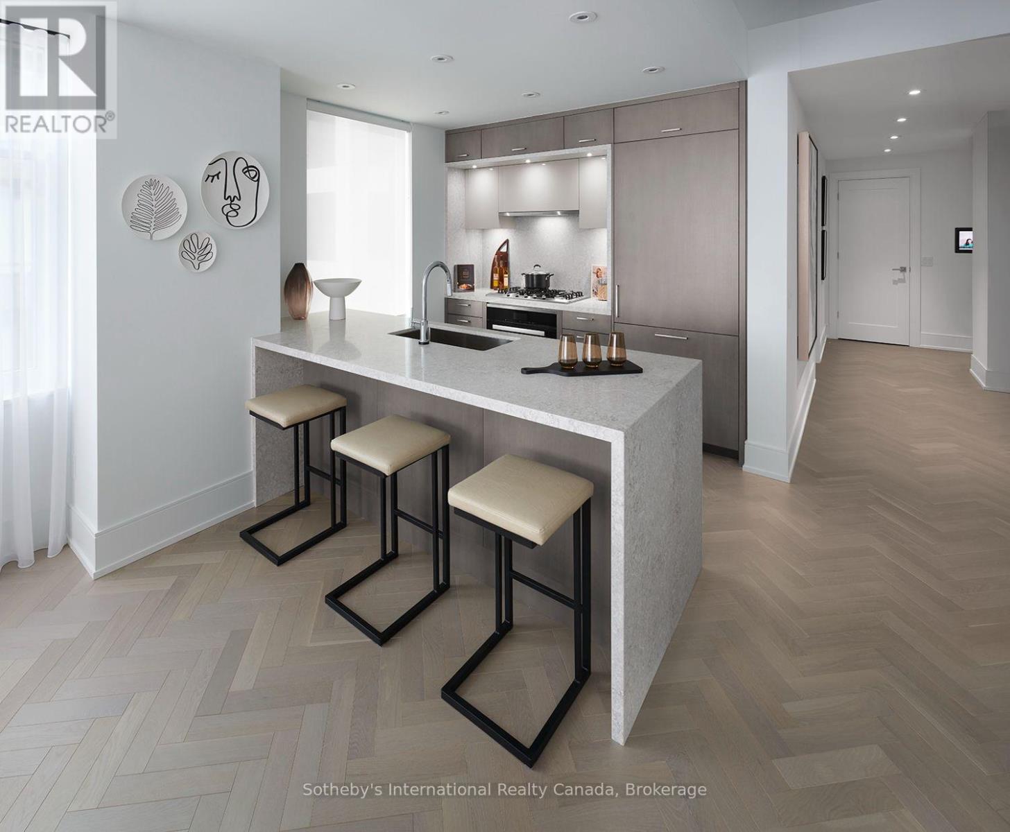 411 - 455 WELLINGTON STREET W Property Photo 1