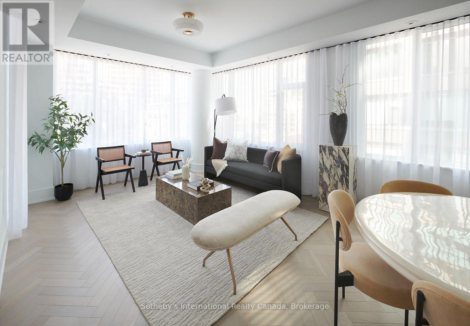 411 - 455 Wellington Street W Property Photo 2