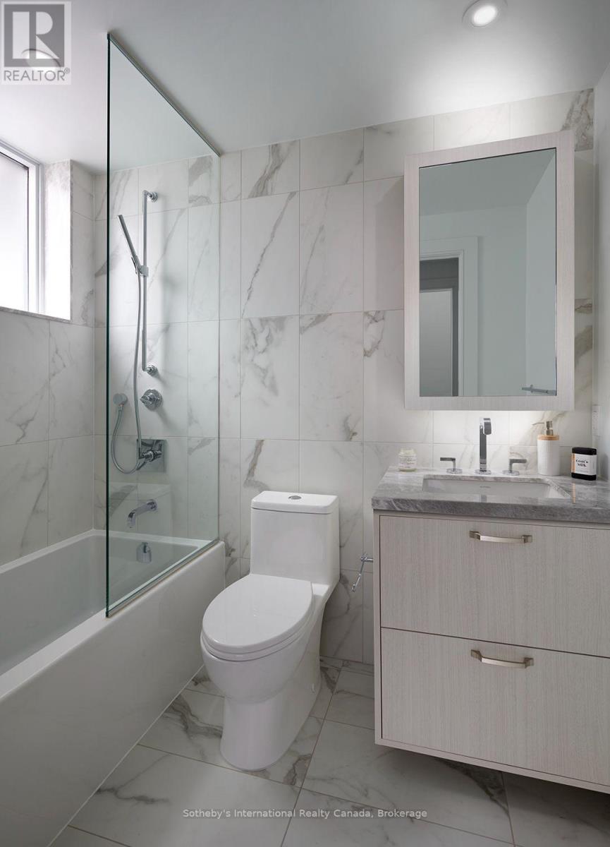 411 - 455 Wellington Street W Property Photo 6