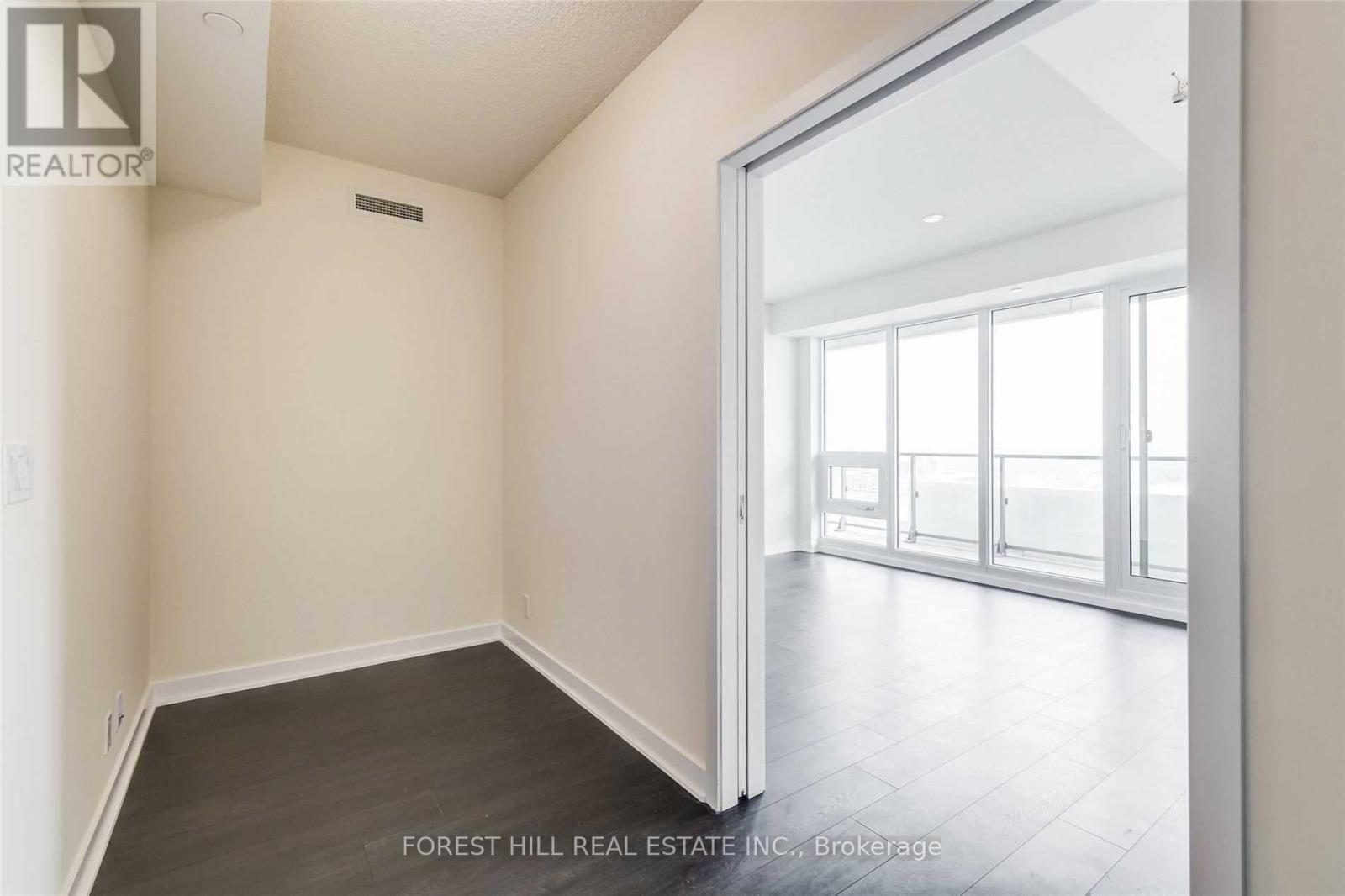 4201 - 2221 Yonge Street Property Photo 5
