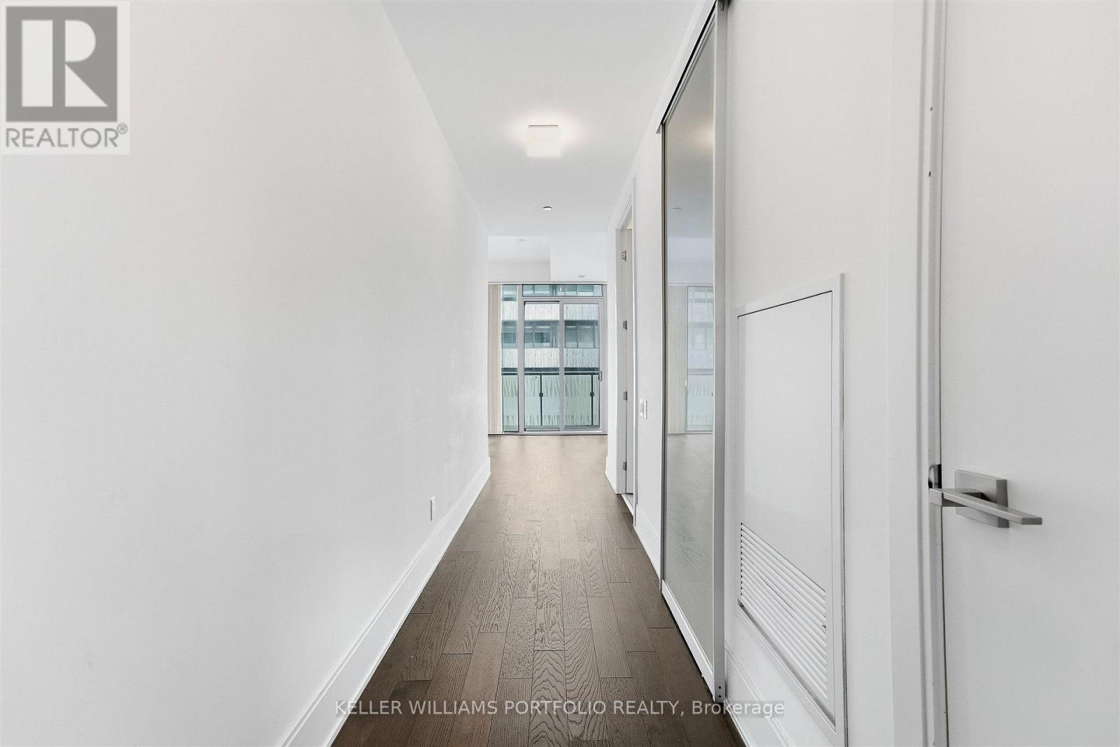 5305 - 50 Charles Street E Property Photo 5