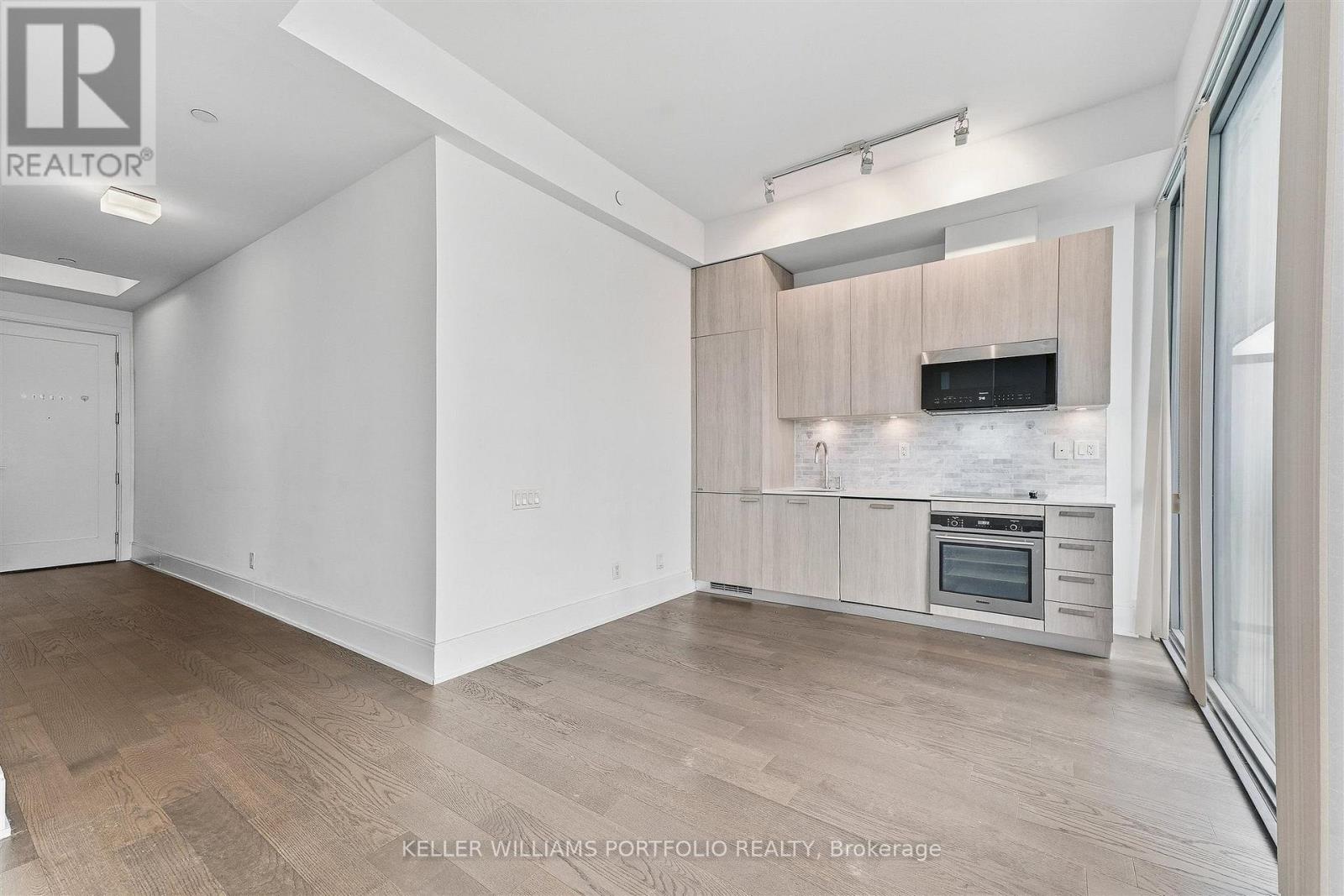 5305 - 50 Charles Street E Property Photo 9