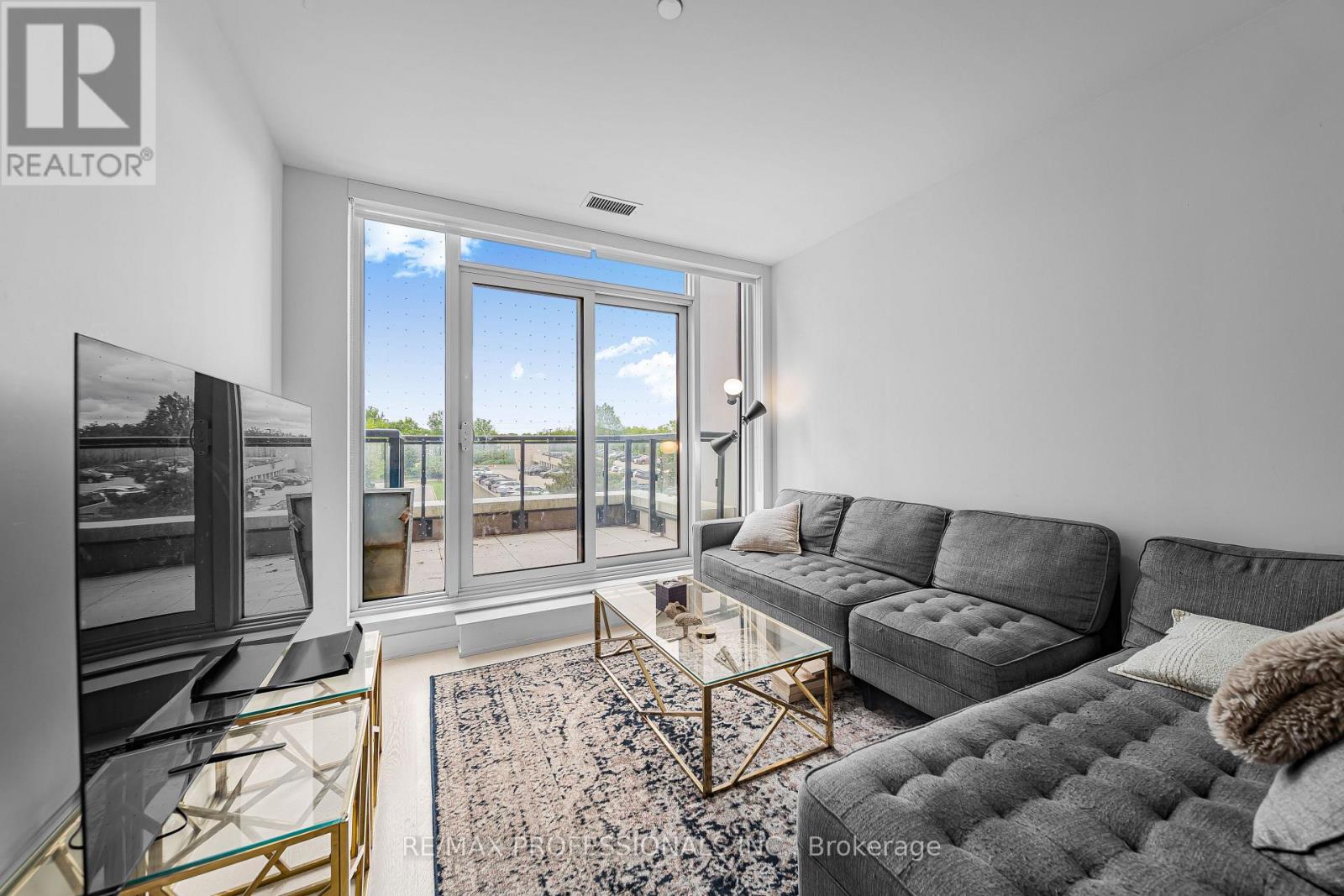 407 - 30 Inn The Park Drive Property Photo 3