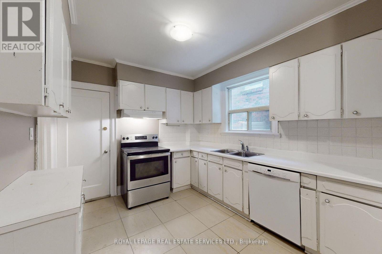 89 Oriole Parkway Property Photo 6