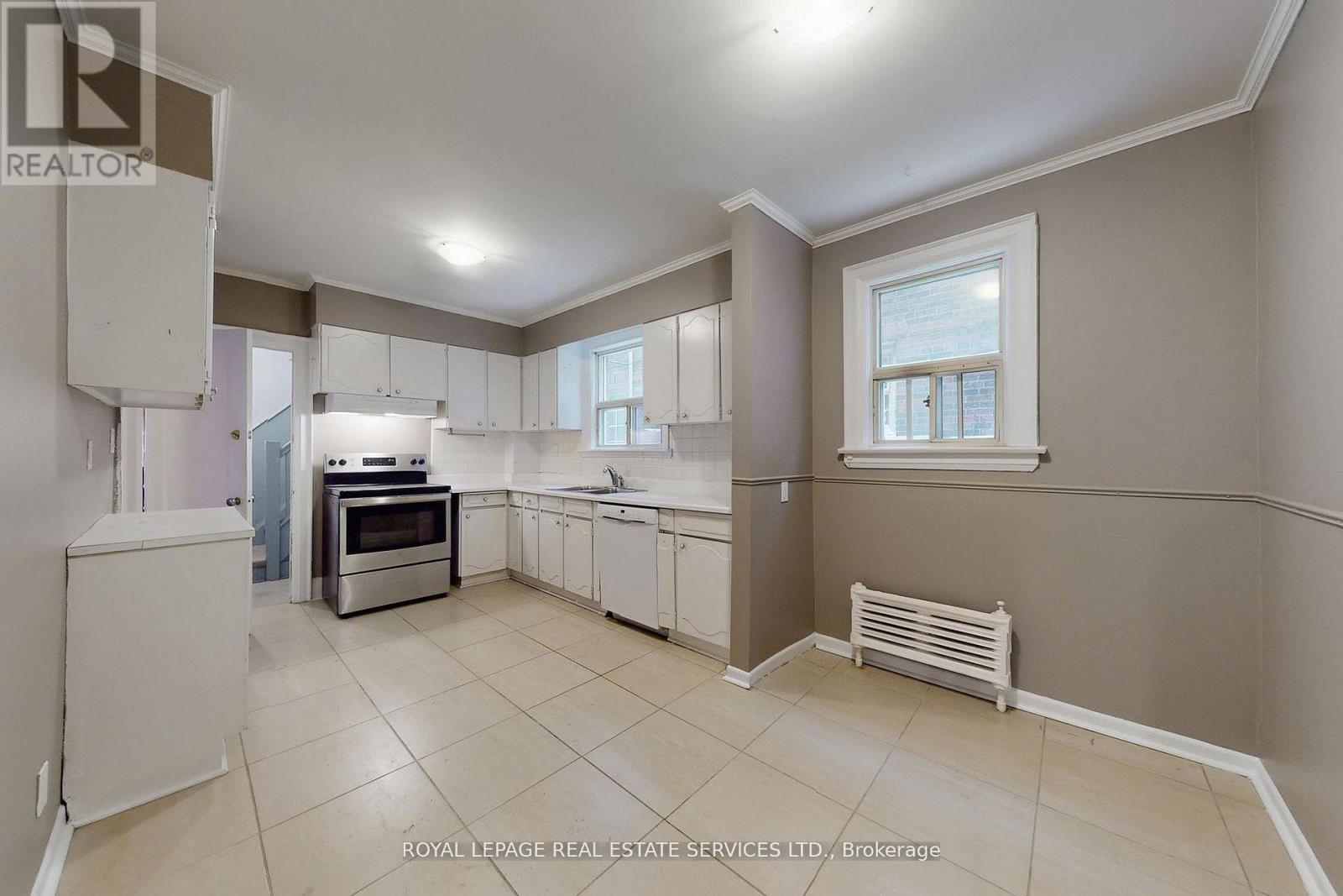89 Oriole Parkway Property Photo 8