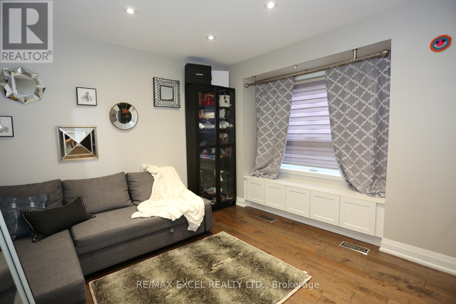 16 Aldenham Crescent Property Photo 5
