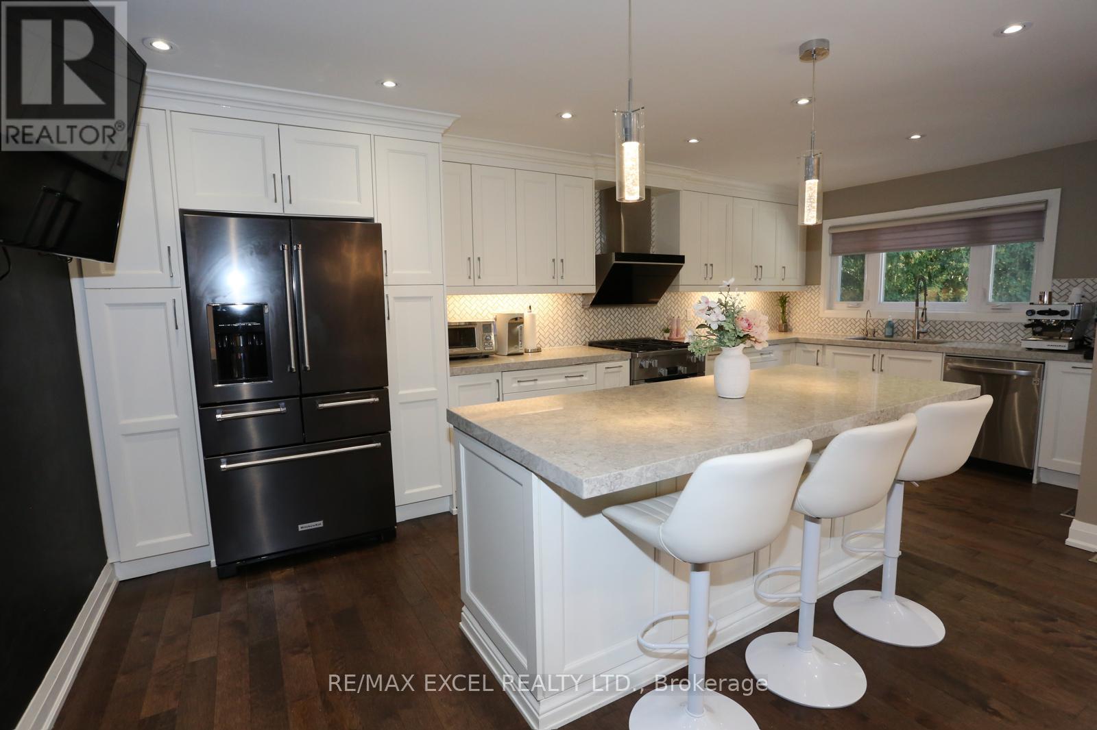 16 Aldenham Crescent Property Photo 8