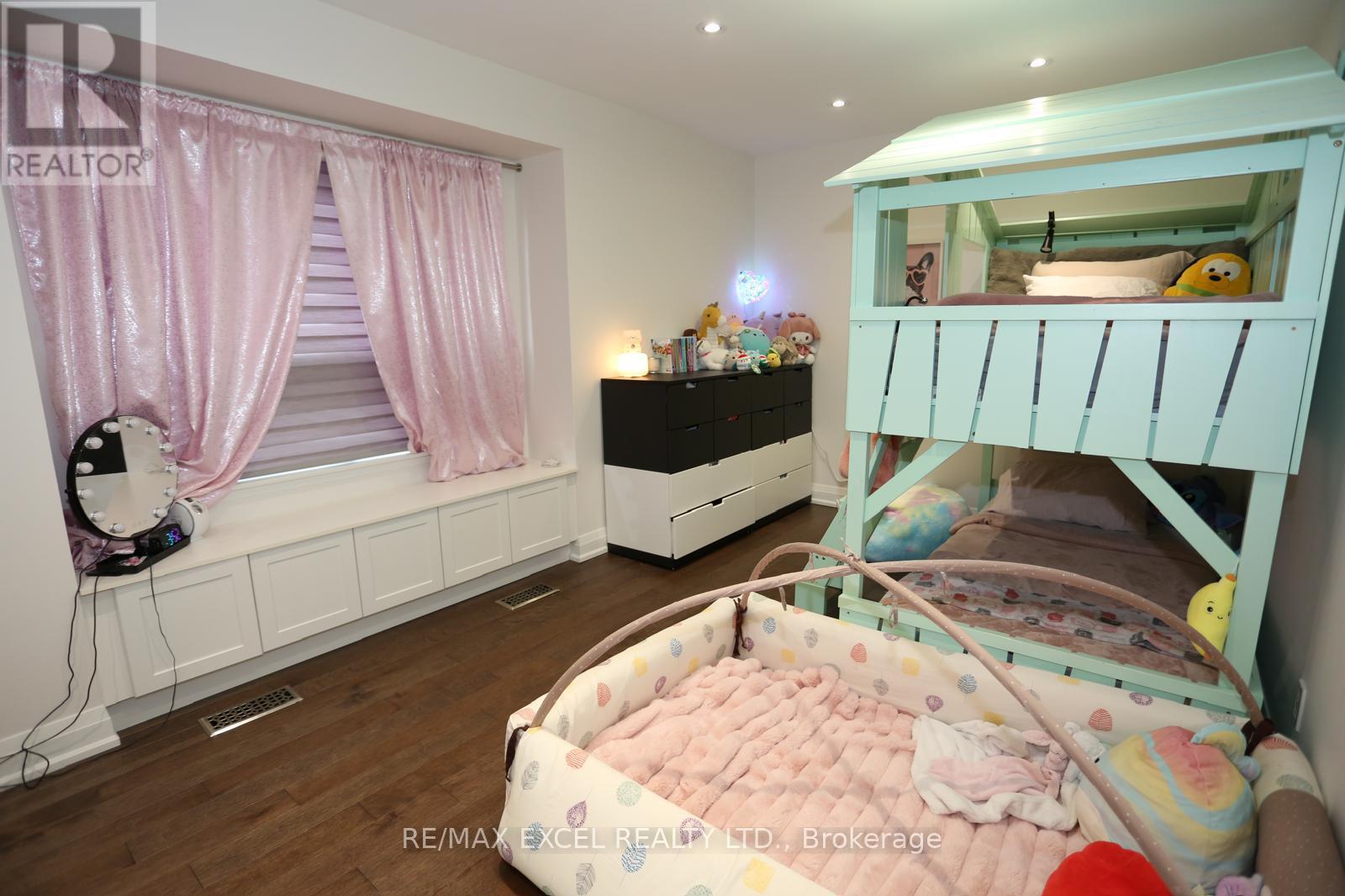 16 Aldenham Crescent Property Photo 15