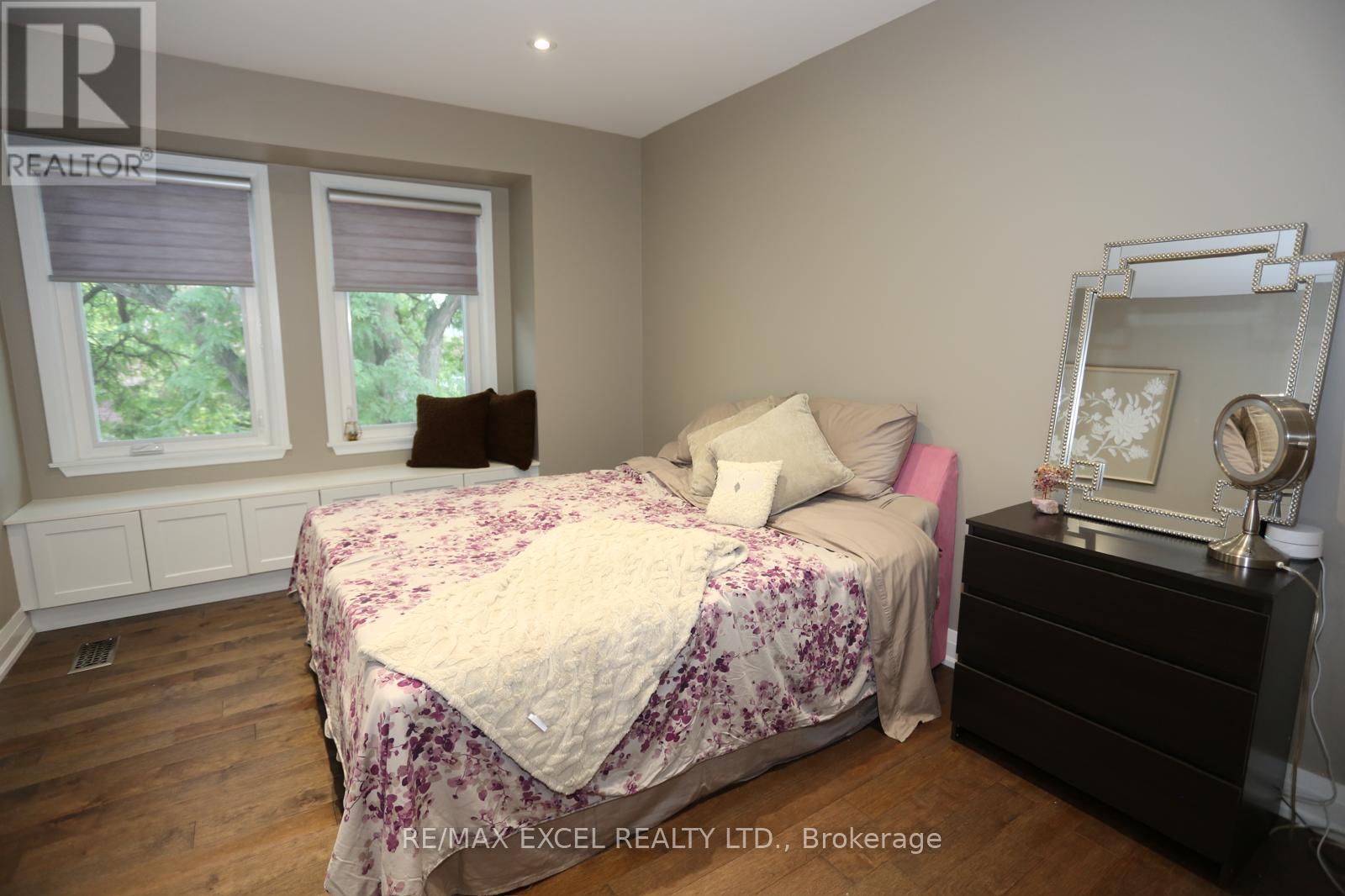 16 Aldenham Crescent Property Photo 17