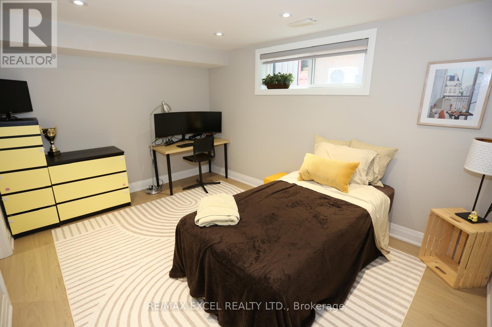 16 Aldenham Crescent Property Photo 25
