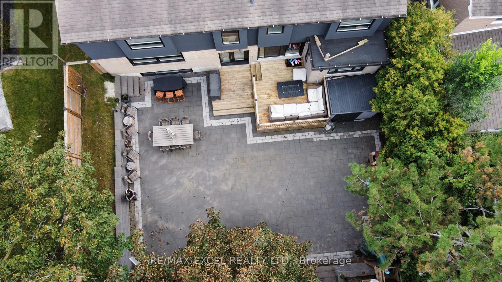 16 Aldenham Crescent Property Photo 28