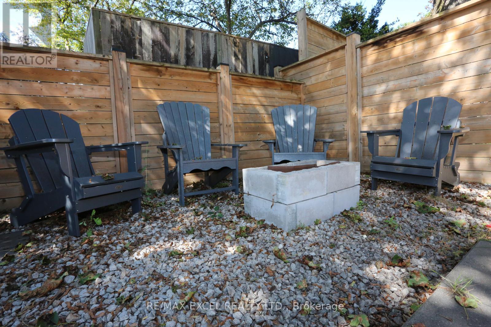 16 Aldenham Crescent Property Photo 35