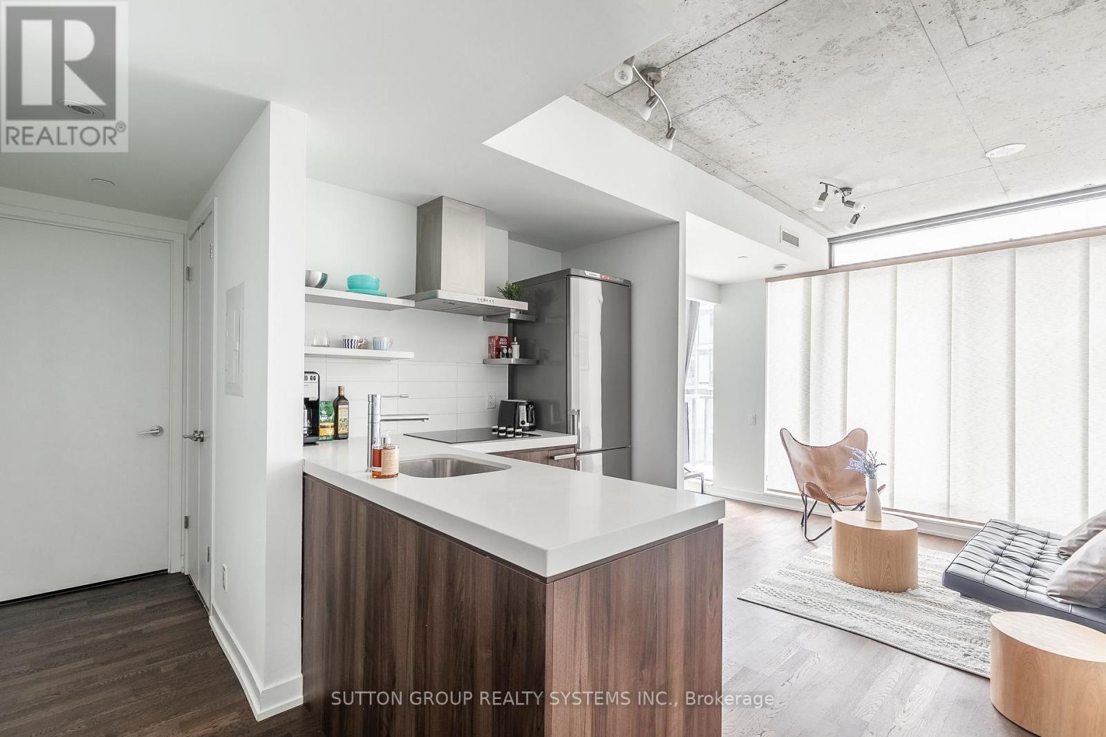 535 - 461 Adelaide Street W Property Photo 2