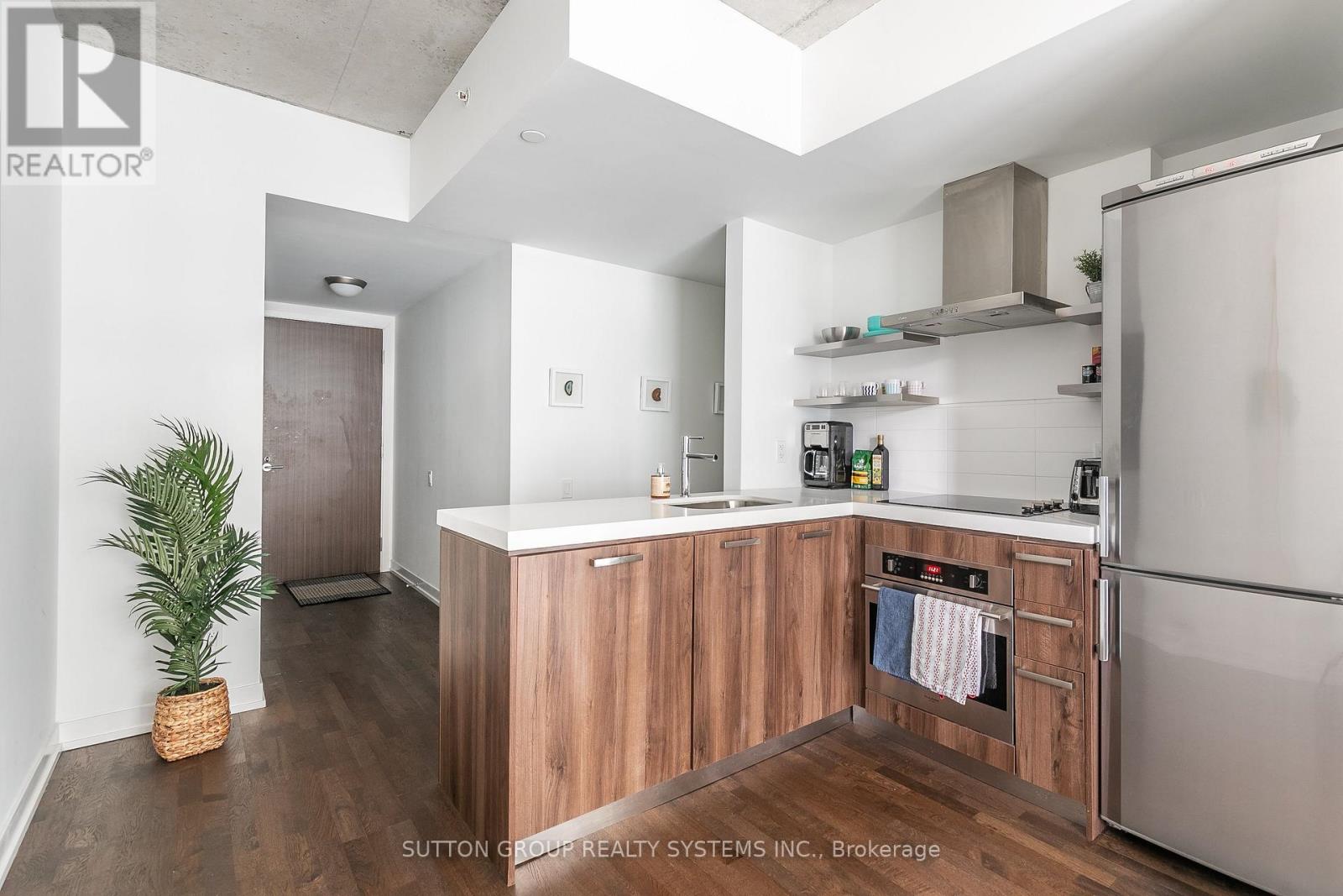 535 - 461 Adelaide Street W Property Photo 3