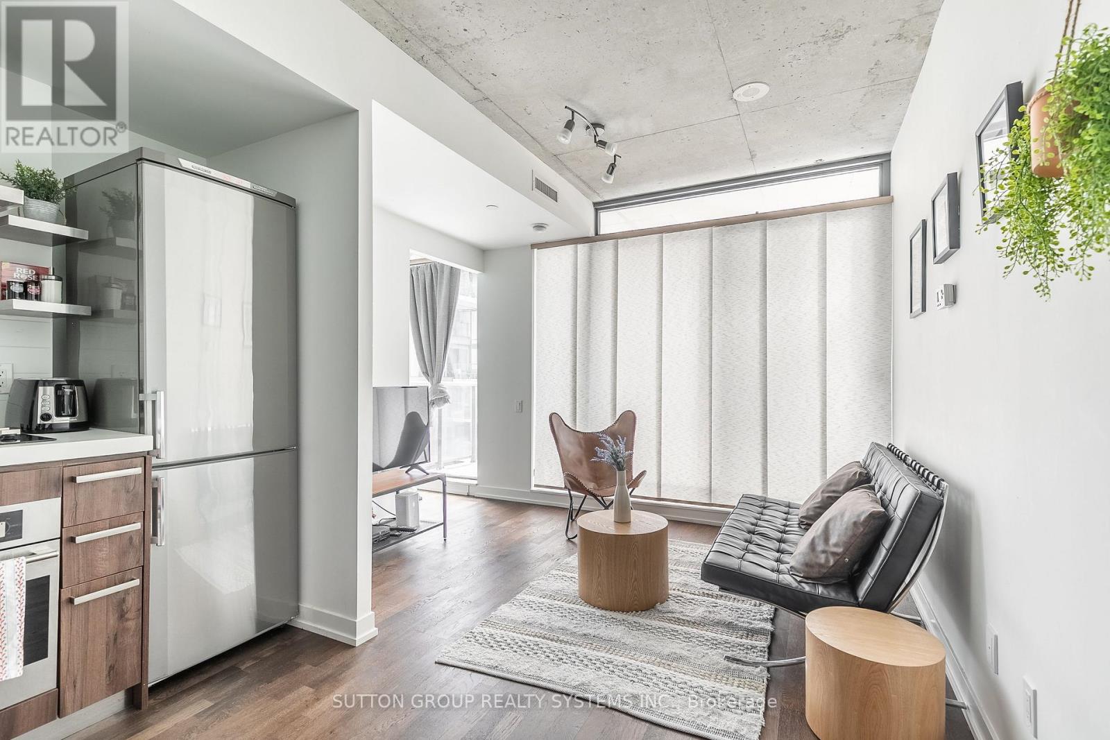 535 - 461 Adelaide Street W Property Photo 5