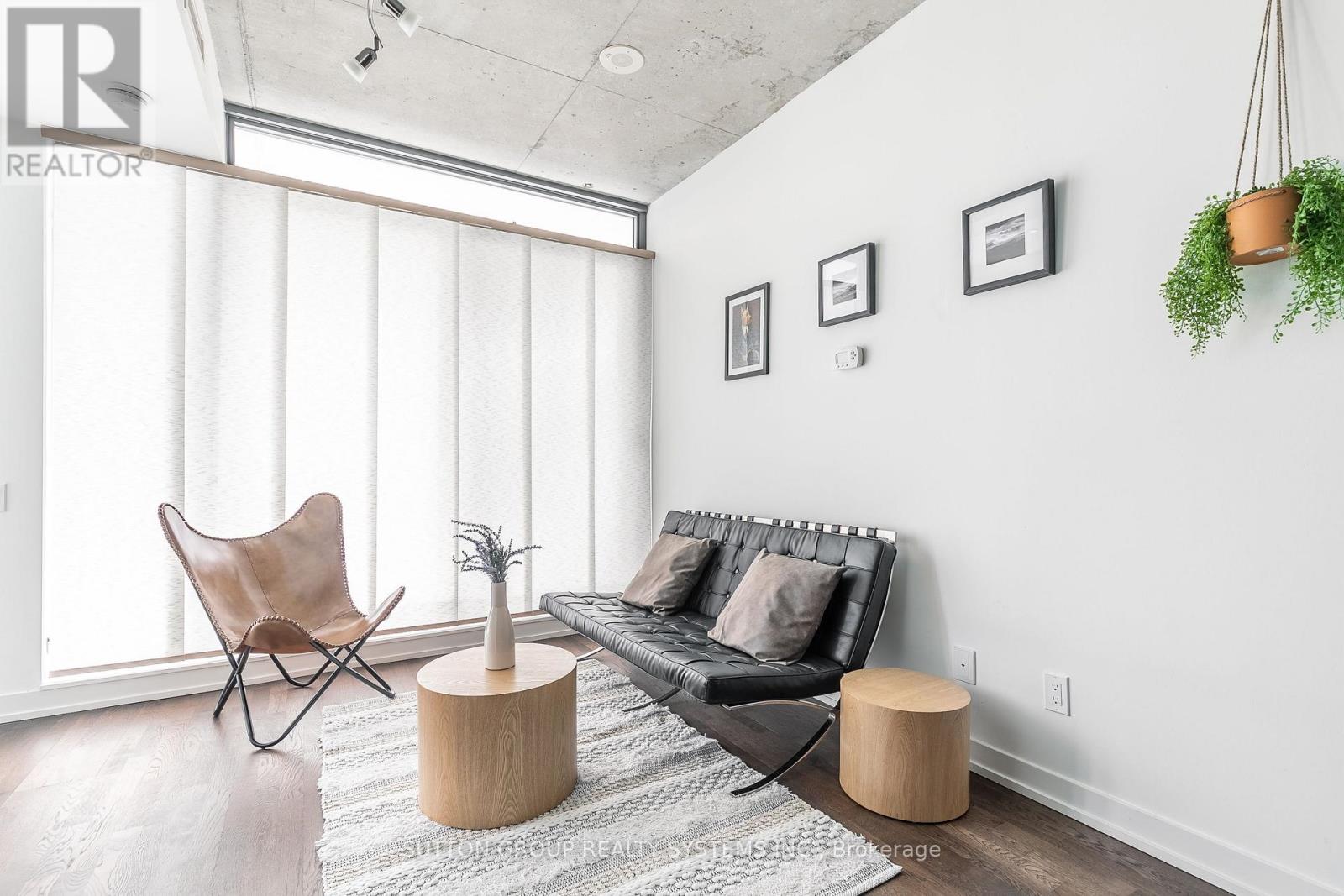 535 - 461 Adelaide Street W Property Photo 6