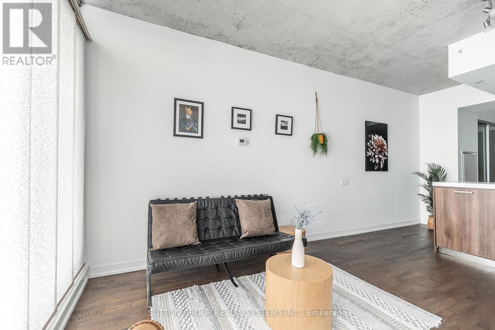 535 - 461 Adelaide Street W Property Photo 8