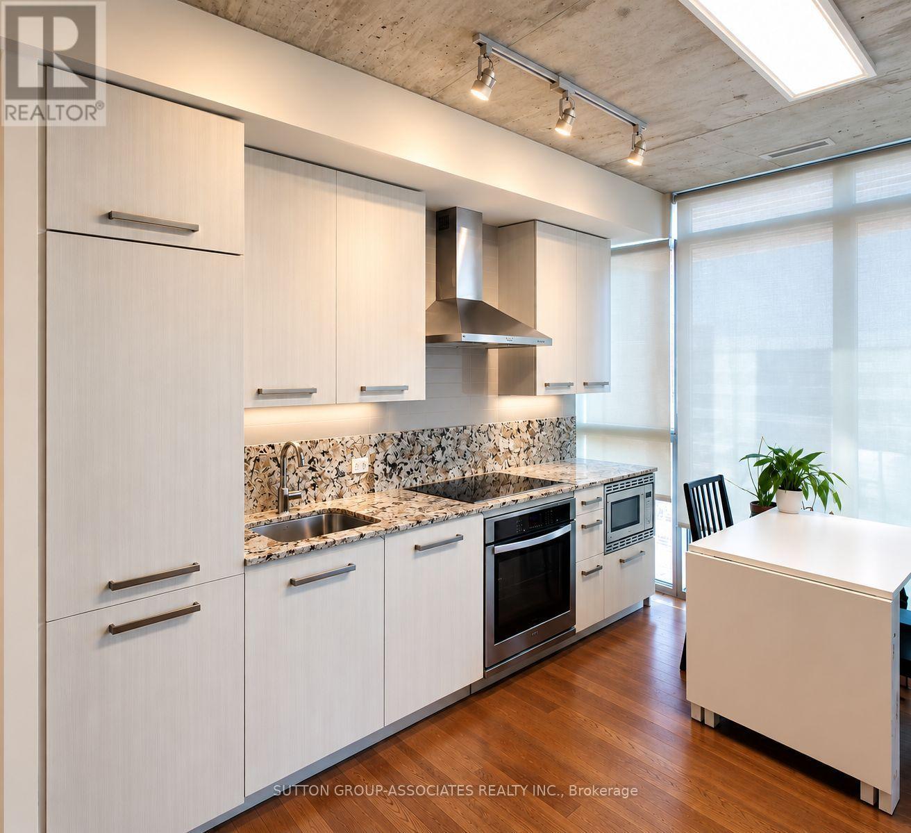 606 - 15 Beverley Street Property Photo 2