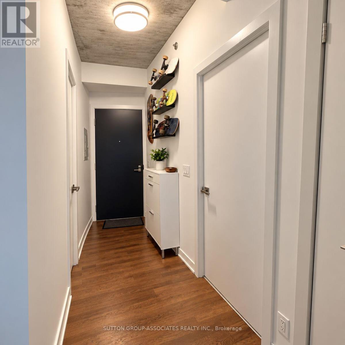 606 - 15 Beverley Street Property Photo 7