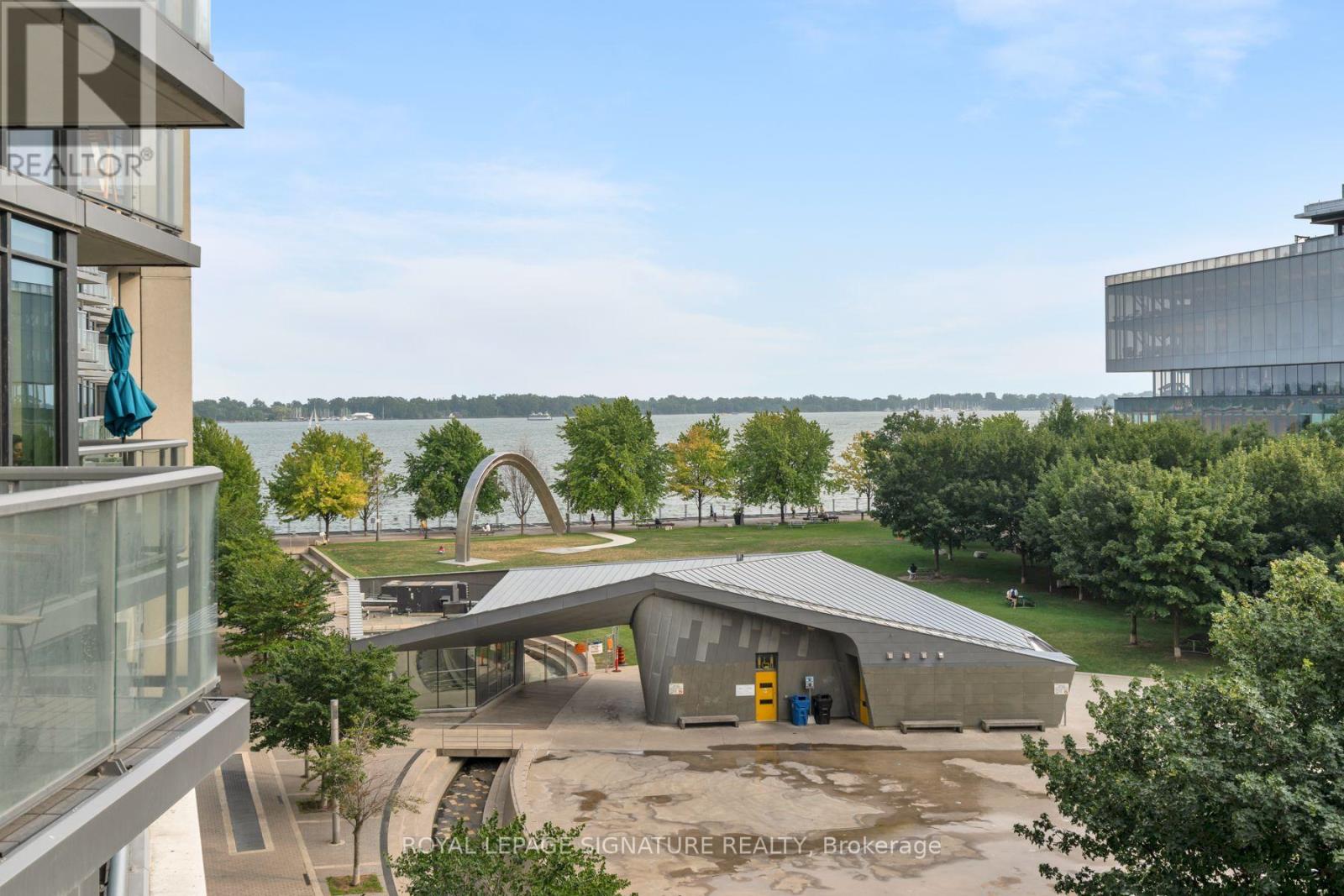 442 - 15 MERCHANTS' WHARF Property Photo 1