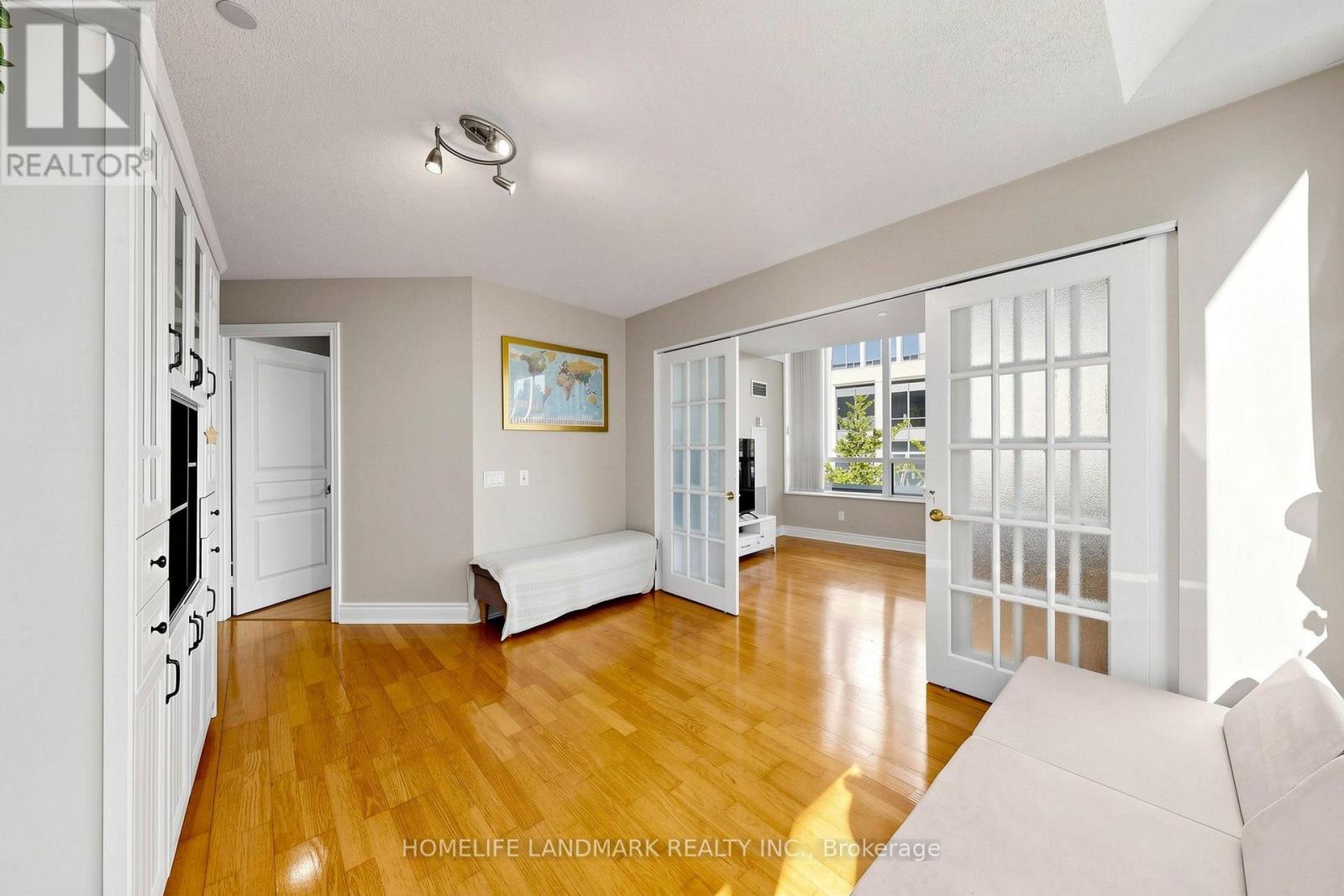 220 - 15 Northtown Way Property Photo 8
