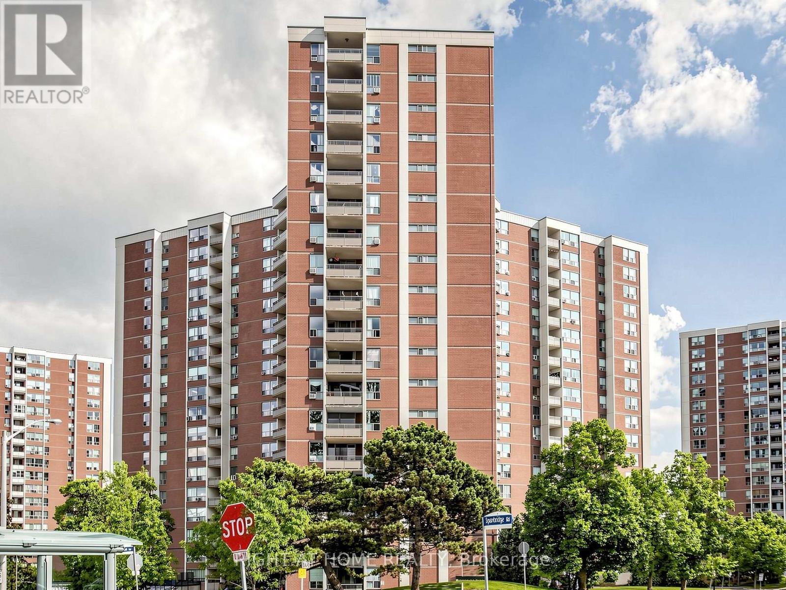 915 - 5 VICORA LINKWAY WAY Property Photo 1