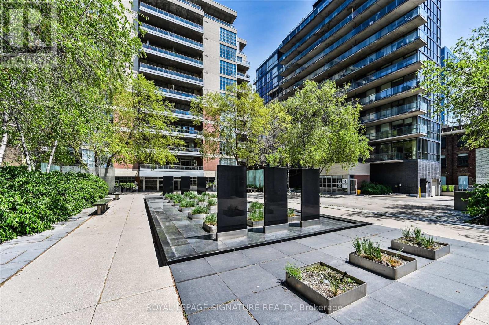 420 - 399 Adelaide Street W Property Photo 2