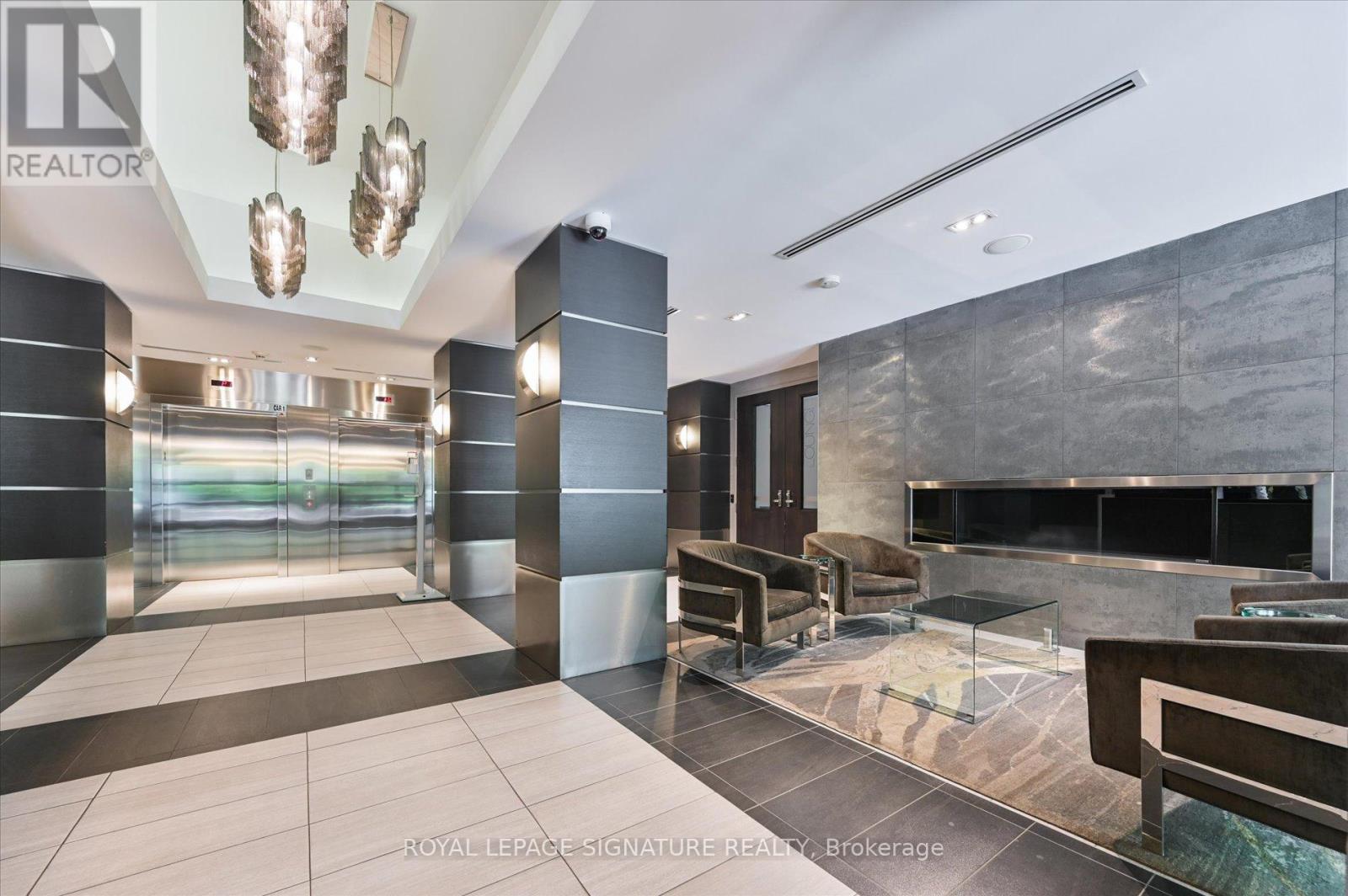 420 - 399 Adelaide Street W Property Photo 3