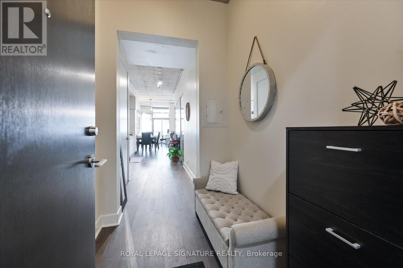 420 - 399 Adelaide Street W Property Photo 4