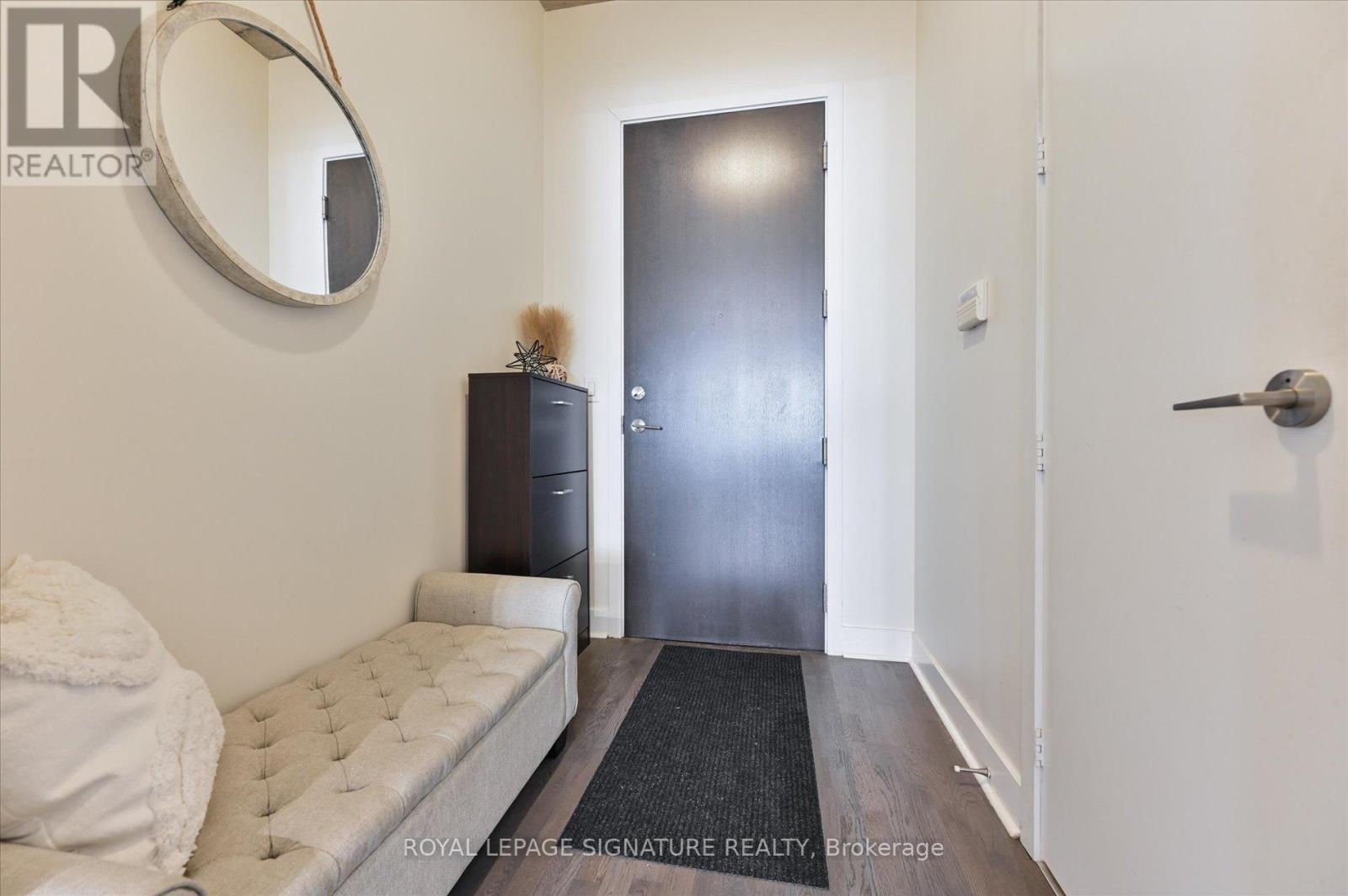 420 - 399 Adelaide Street W Property Photo 5