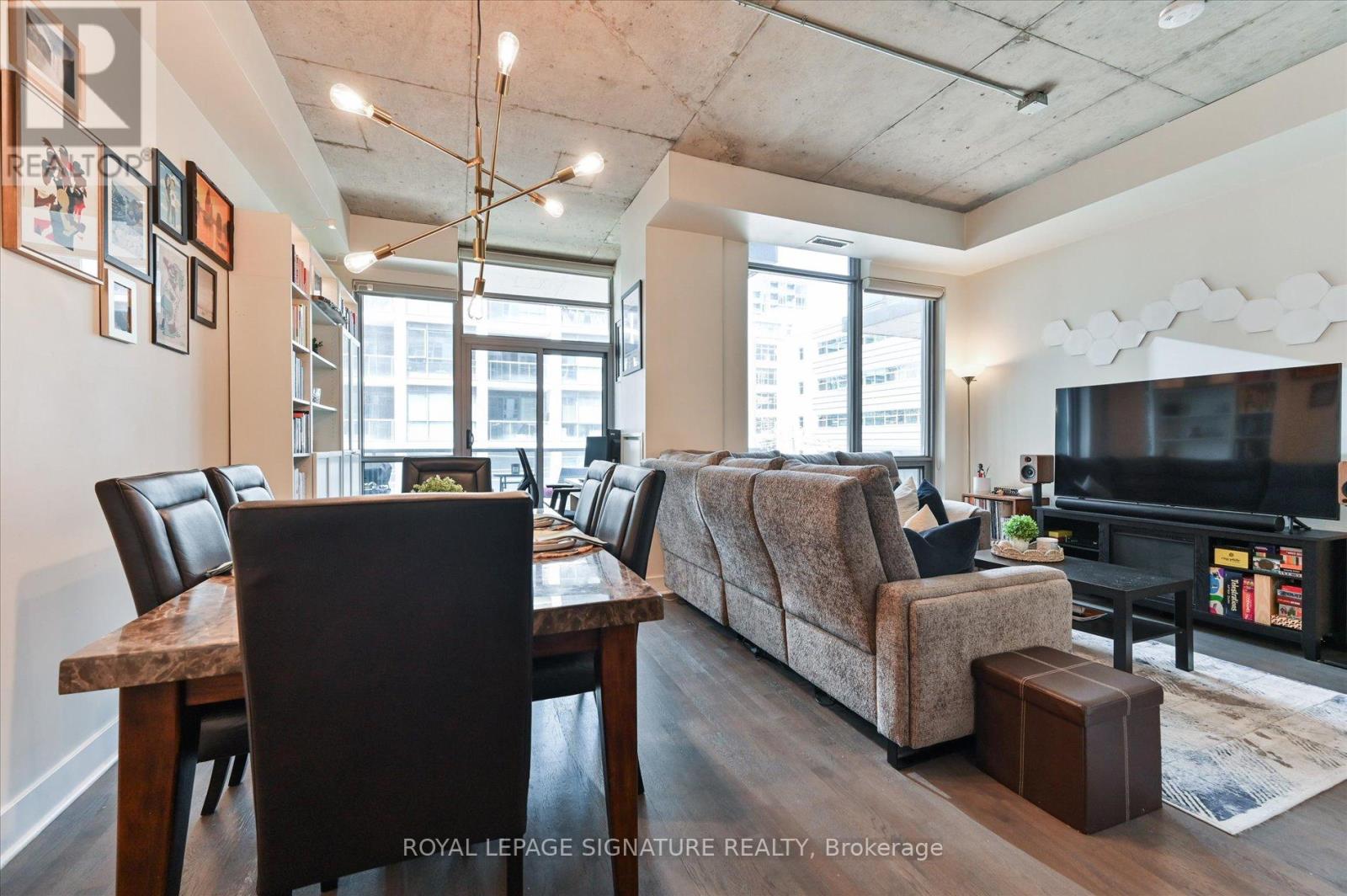 420 - 399 Adelaide Street W Property Photo 6
