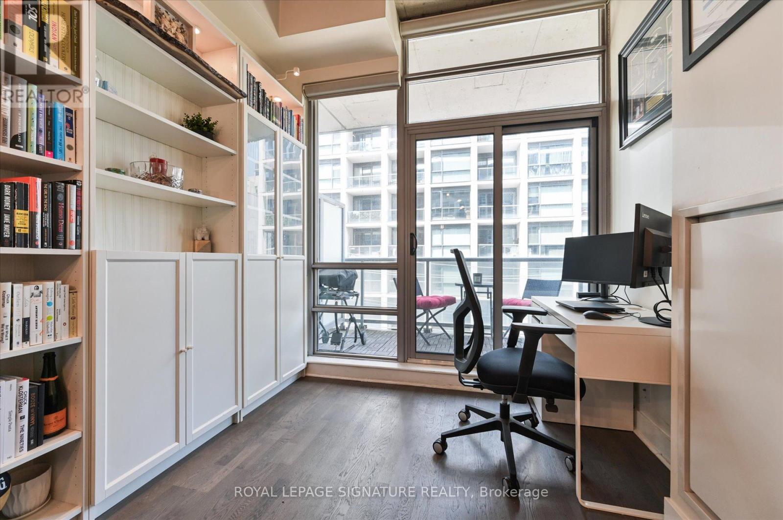 420 - 399 Adelaide Street W Property Photo 8