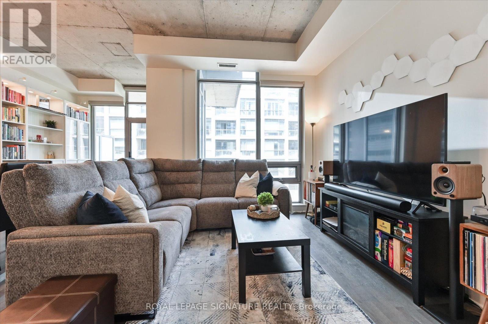 420 - 399 Adelaide Street W Property Photo 10