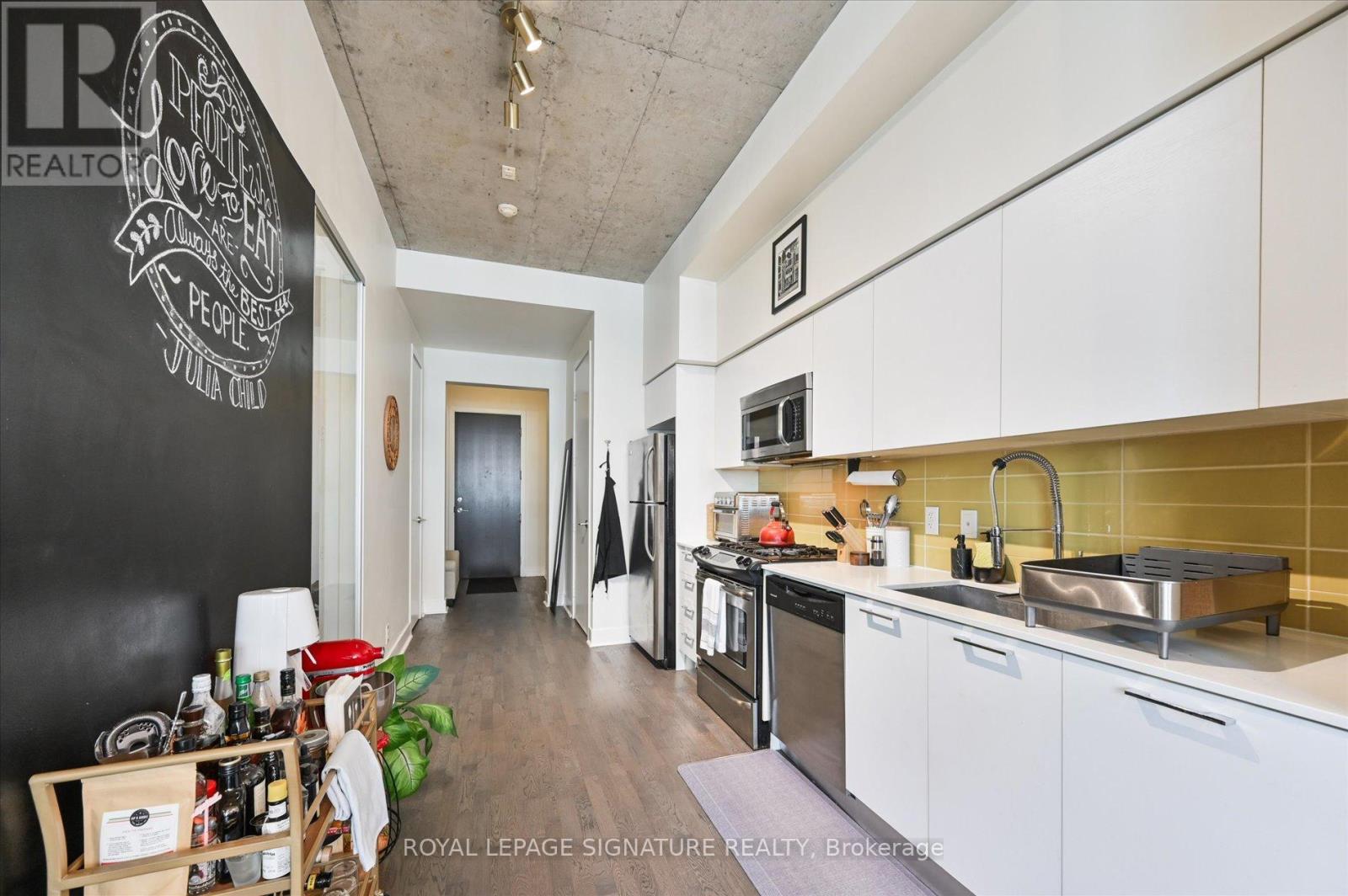 420 - 399 Adelaide Street W Property Photo 11