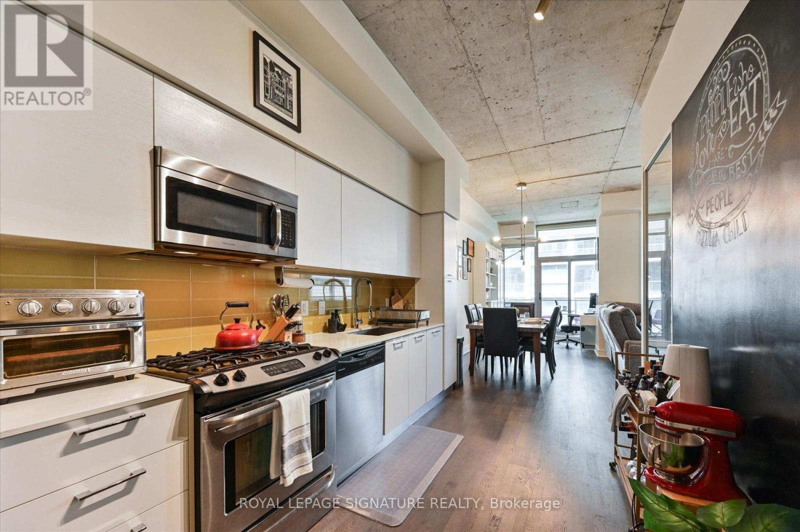 420 - 399 Adelaide Street W Property Photo 12