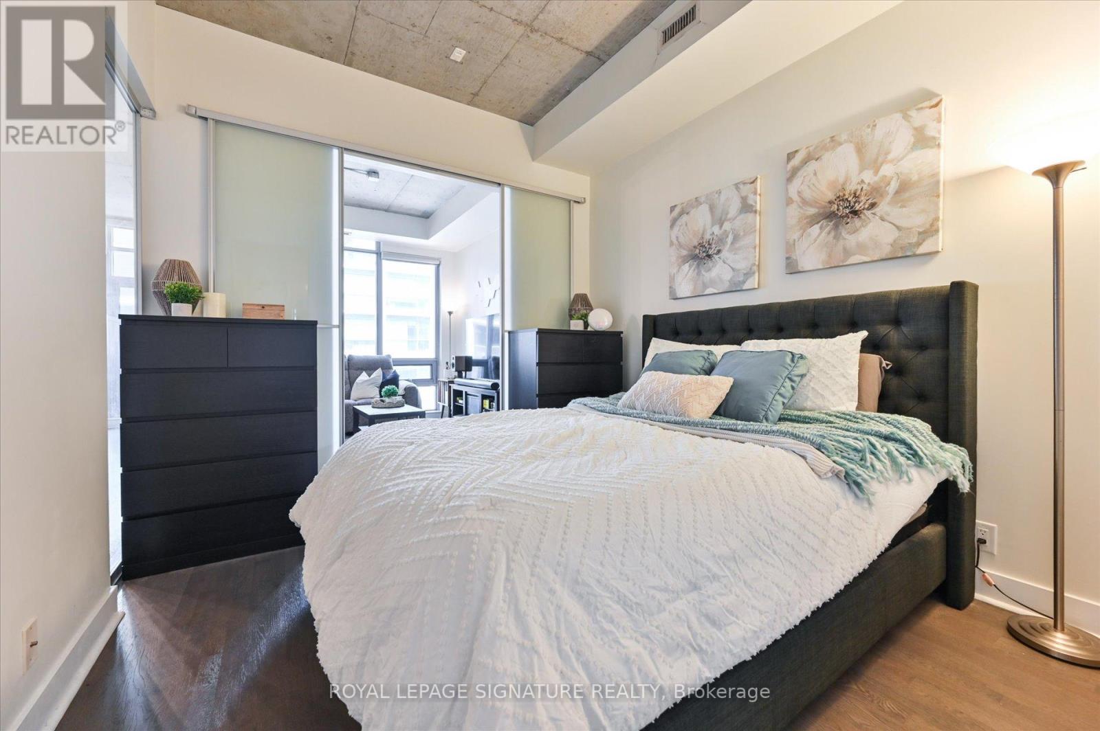 420 - 399 Adelaide Street W Property Photo 14