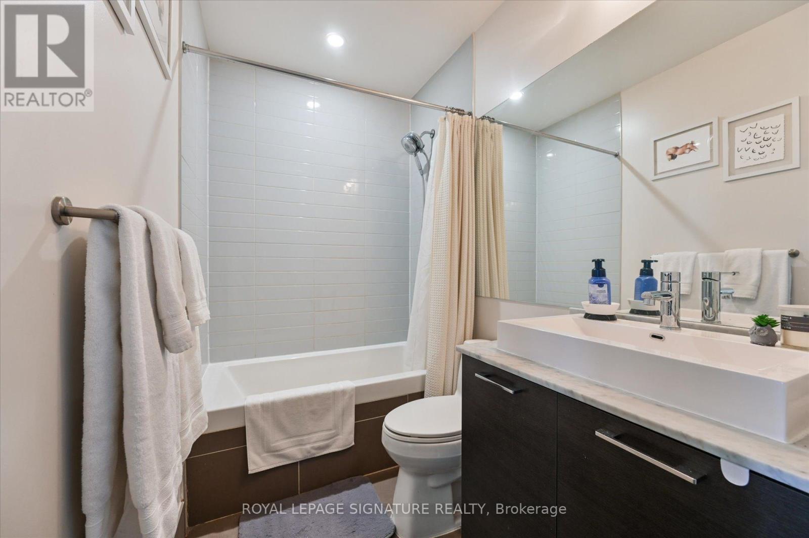 420 - 399 Adelaide Street W Property Photo 15