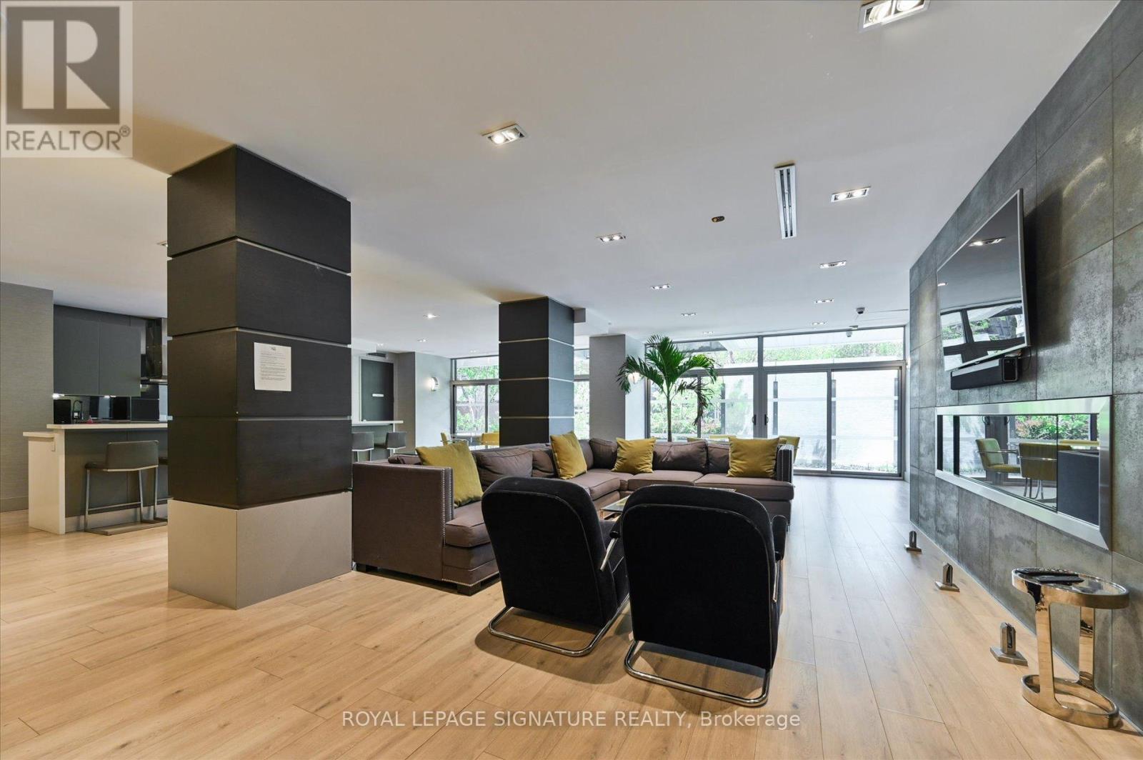 420 - 399 Adelaide Street W Property Photo 19