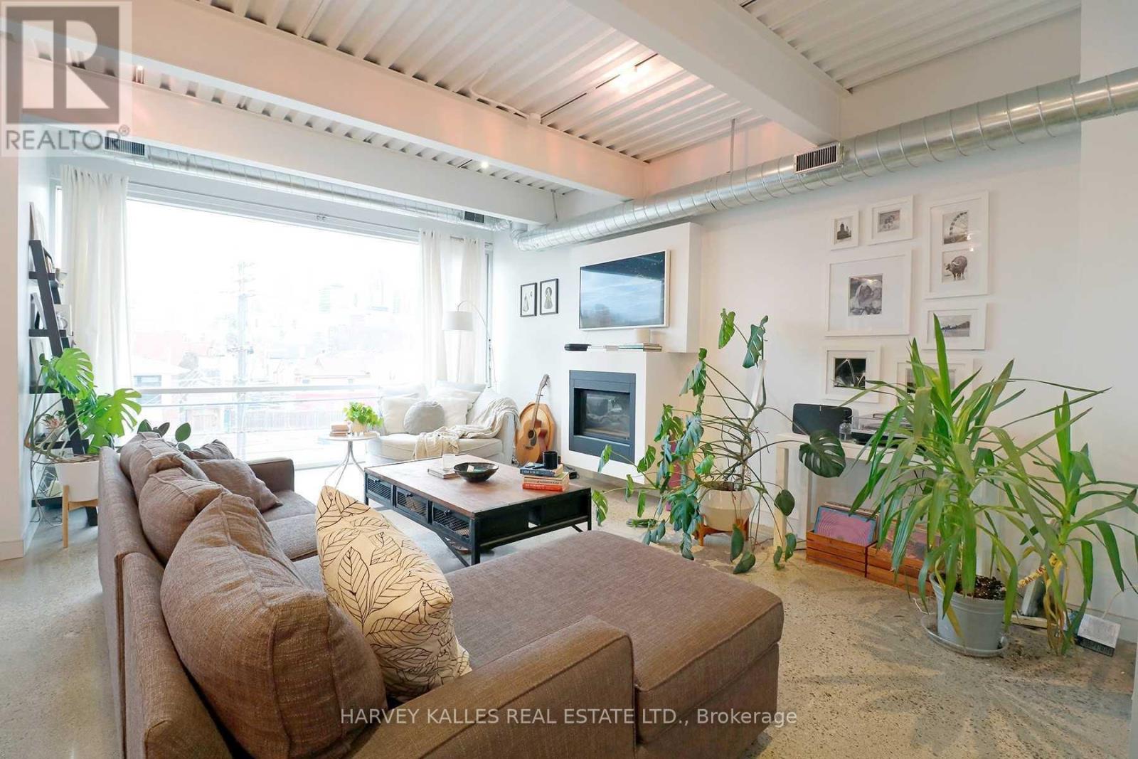 Ph3a - 214 Bathurst Street Property Photo 3