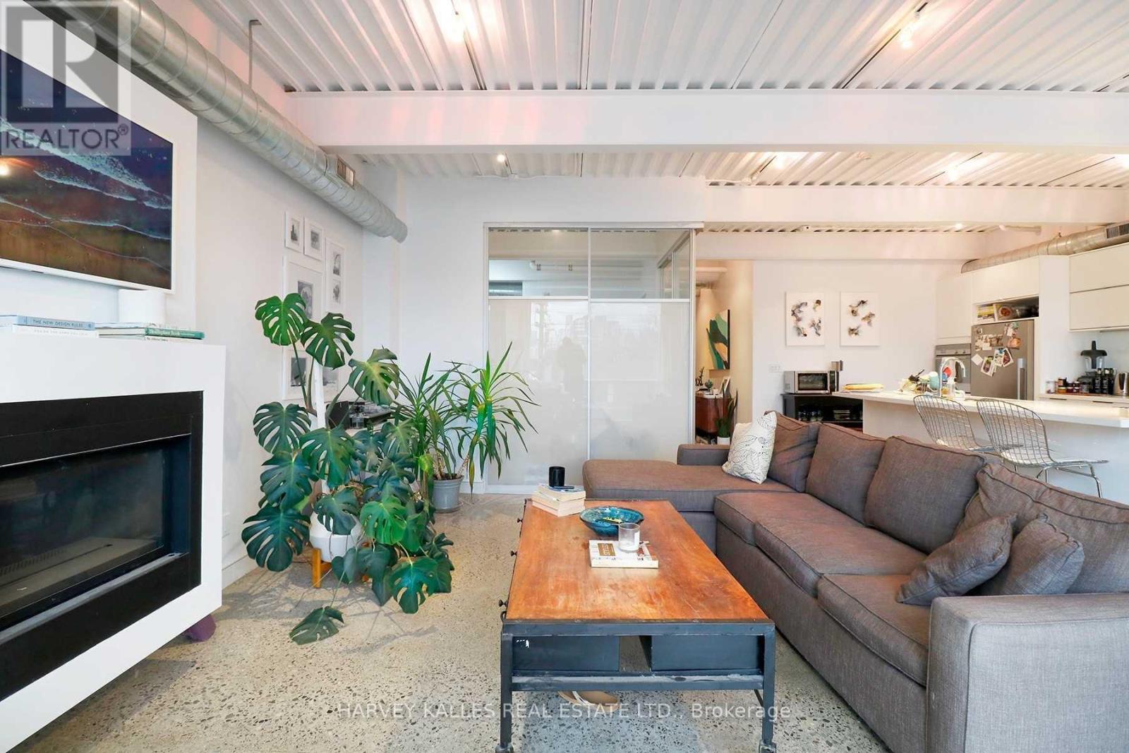 Ph3a - 214 Bathurst Street Property Photo 4