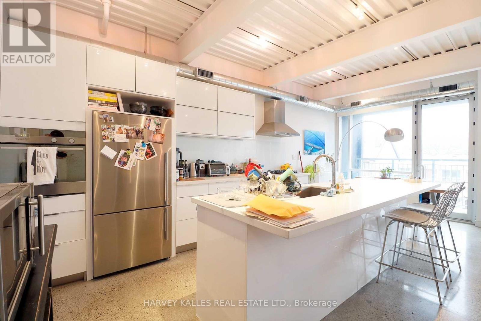 Ph3a - 214 Bathurst Street Property Photo 7
