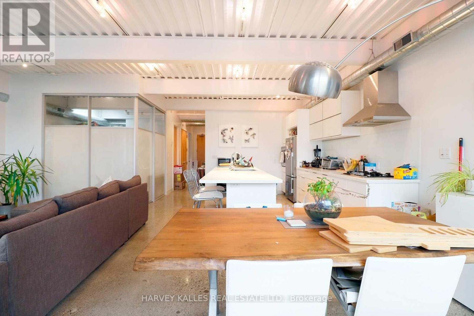 Ph3a - 214 Bathurst Street Property Photo 8